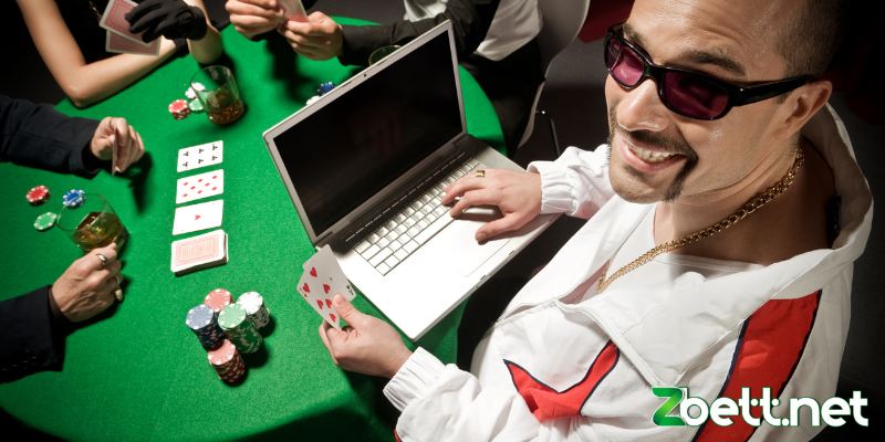 Bạn không nên tin rằng có bài mạnh hoặc yếu tuyệt đối trong Poker